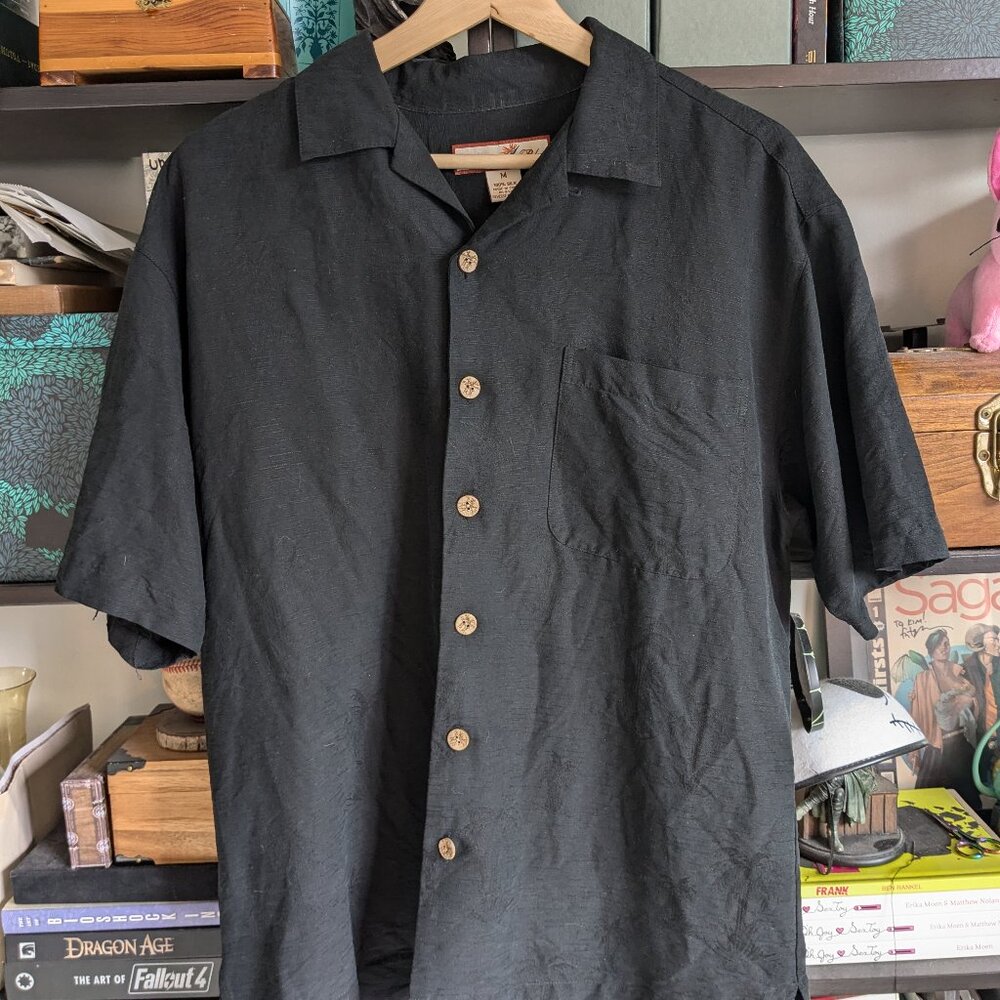 Black hawaiian shirt